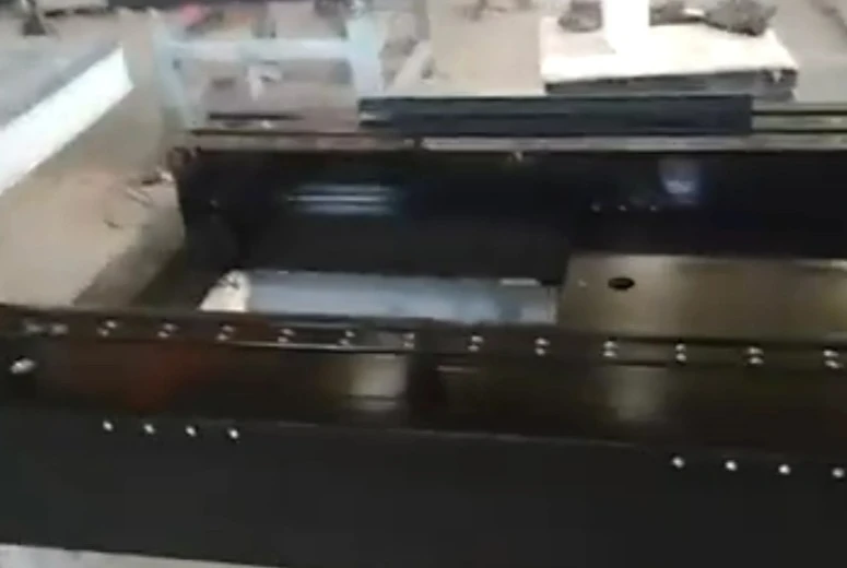 Componentes de granito orekóva agujero perforado ha umi parte insertada .