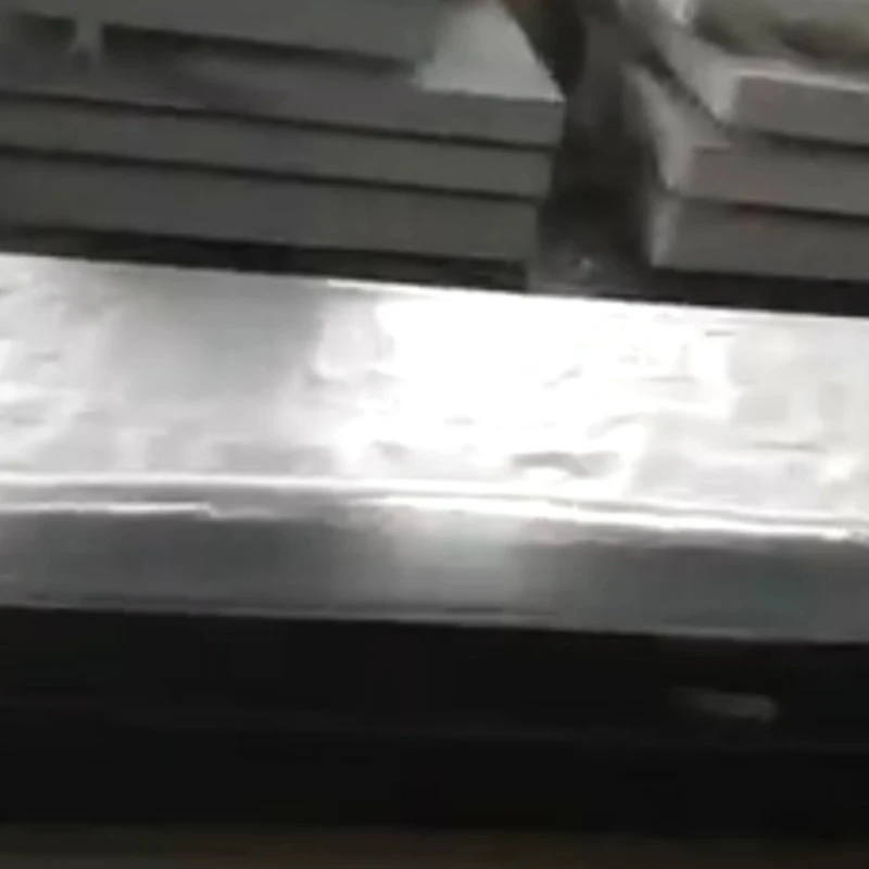 Pe plataforma de granito irundy metro rehegua oñembohyru ha oñemondo hína .